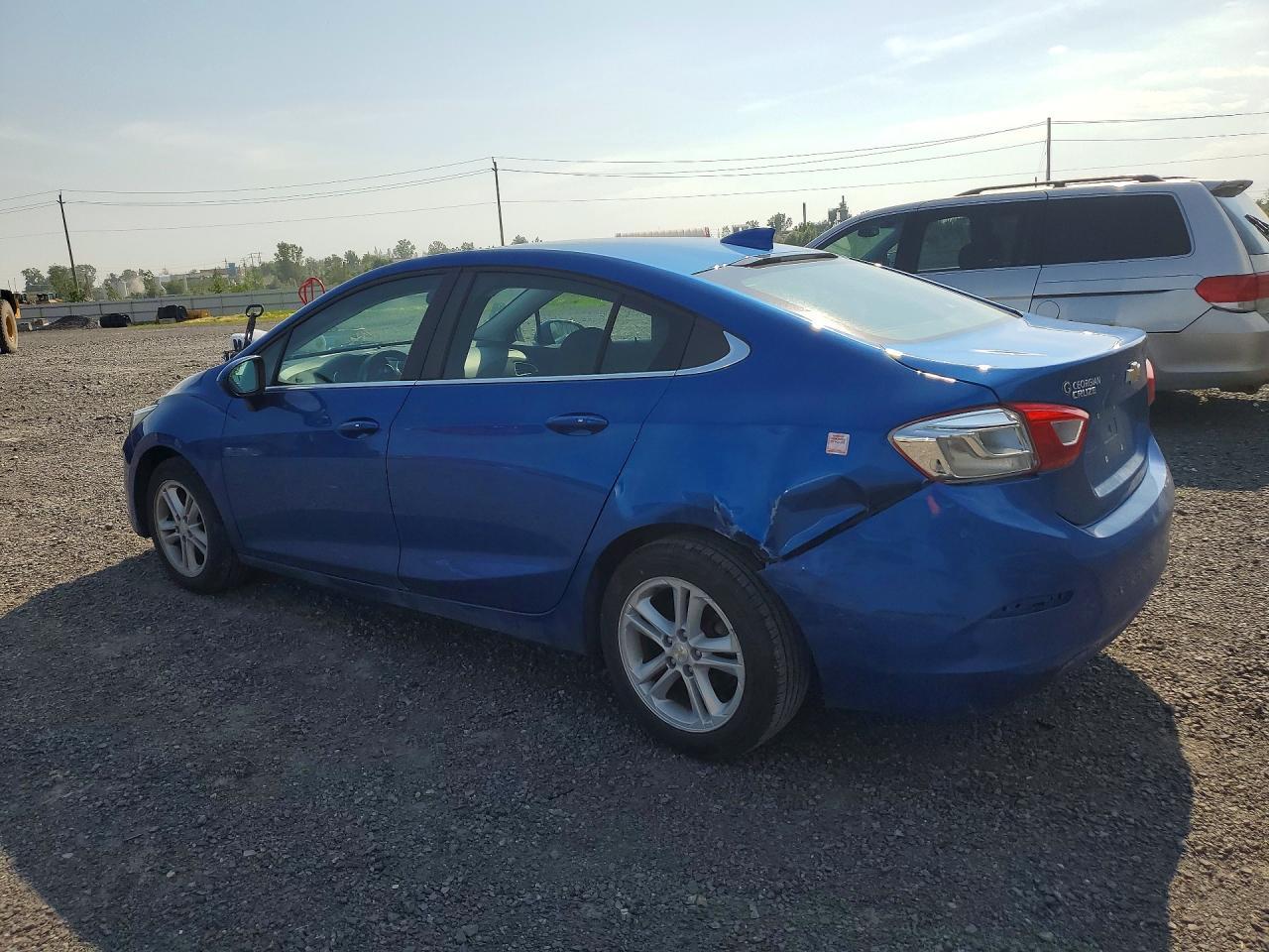 2017 Chevrolet Cruze Lt - Image 2