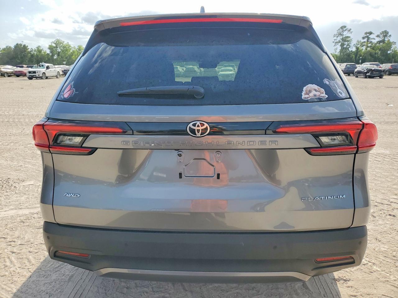 2025 Toyota Grand Highlander Platinum - Image 6