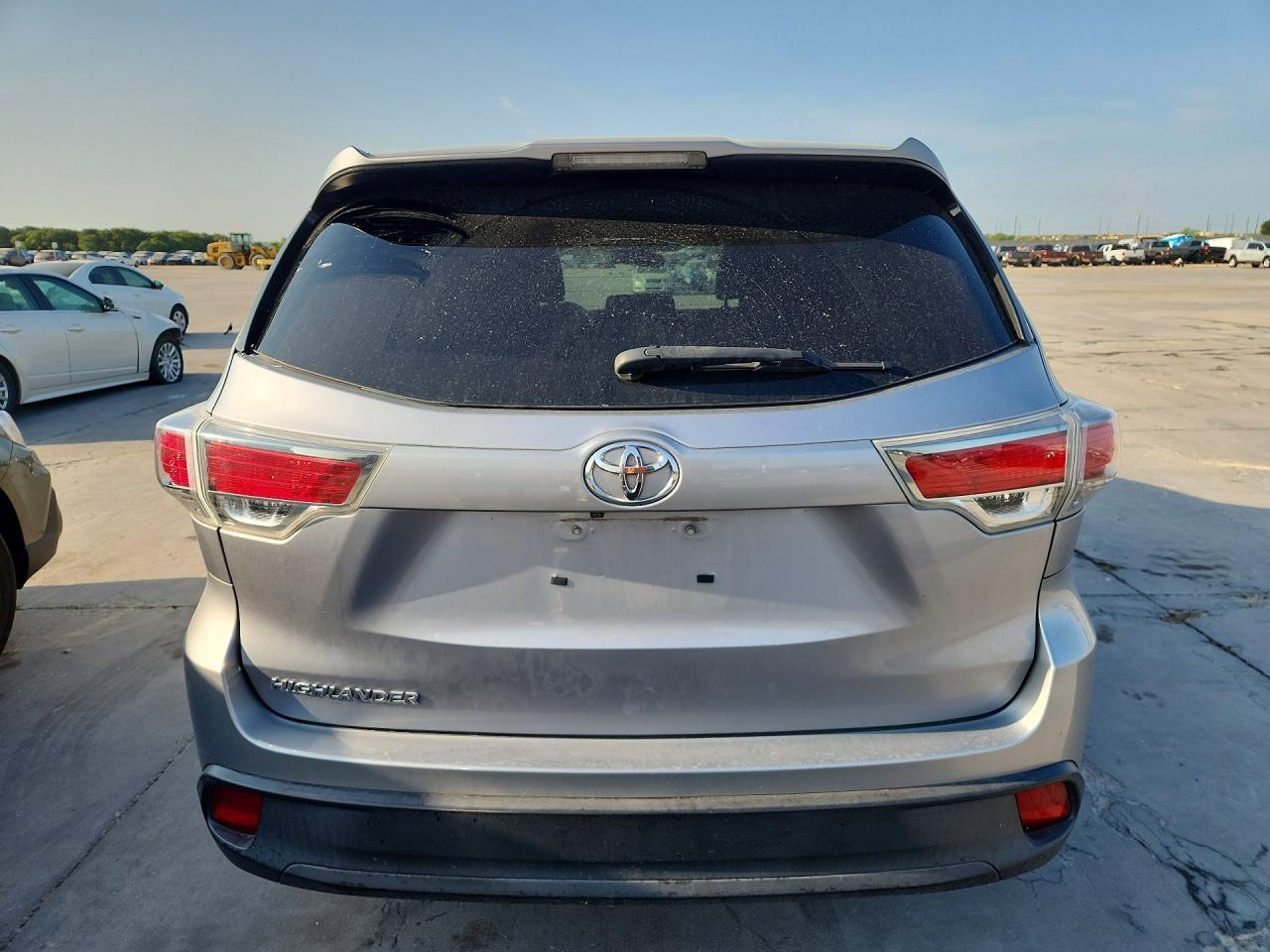 2016 Toyota Highlander Le - Image 6