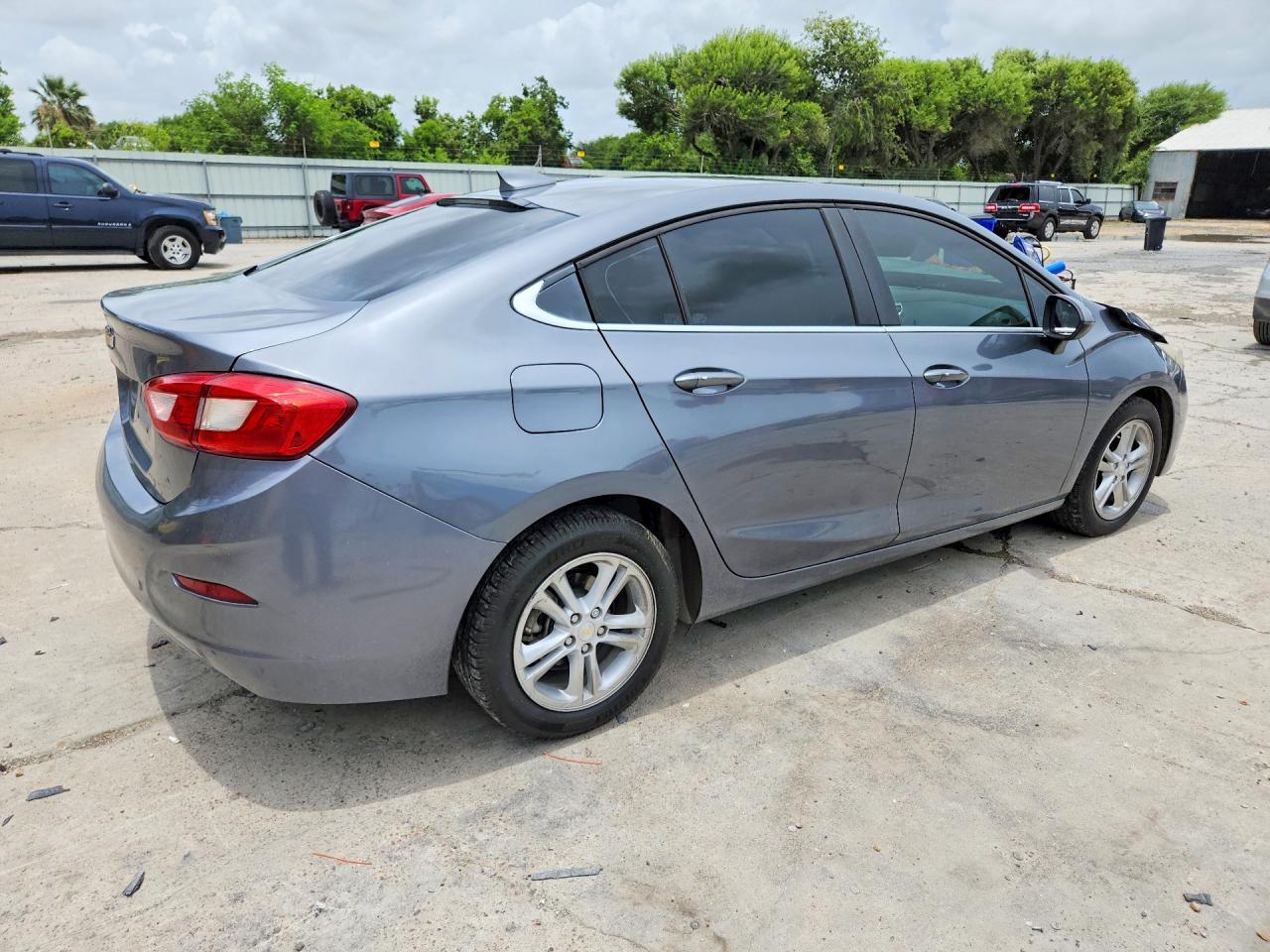 2018 Chevrolet Cruze Lt - Image 3