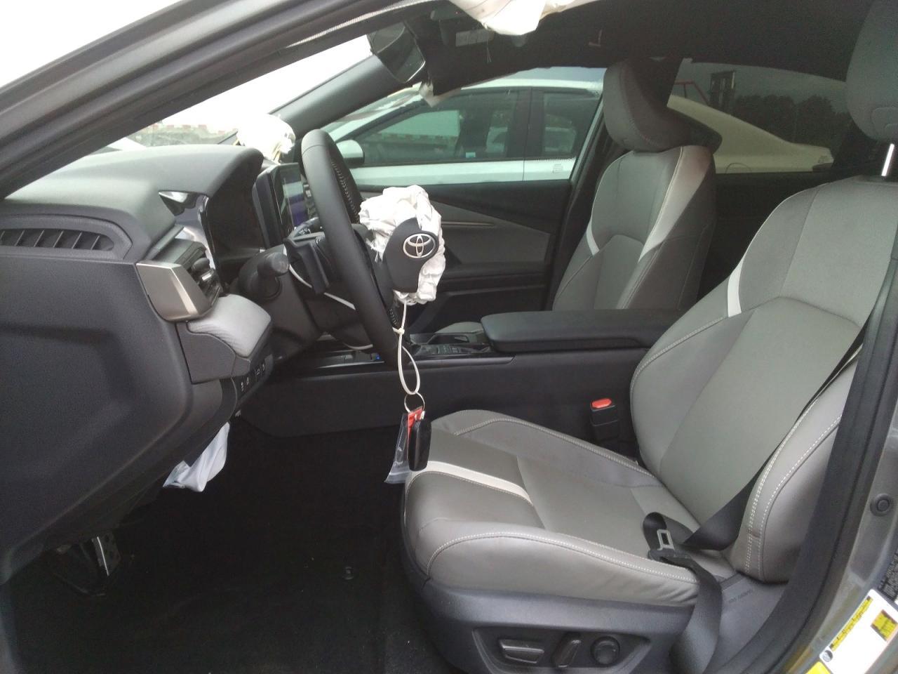2025 Toyota Camry Se - Image 7