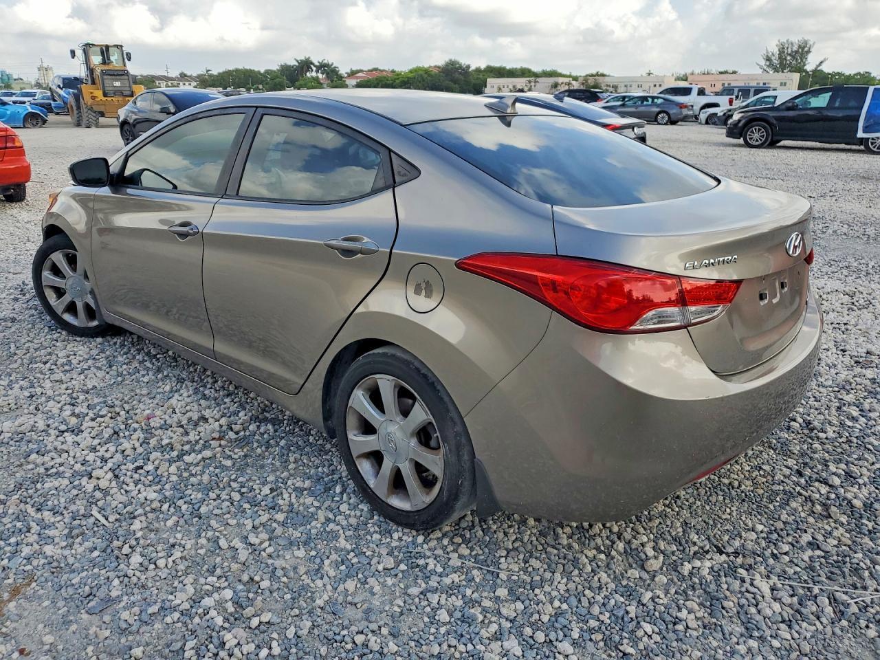 2013 Hyundai Elantra Limited - Image 2