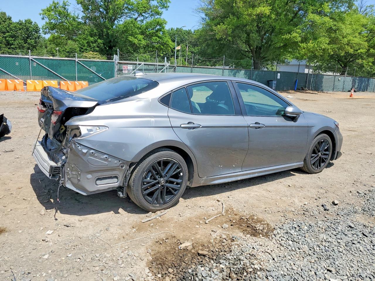 2025 Toyota Camry Se - Фото 3