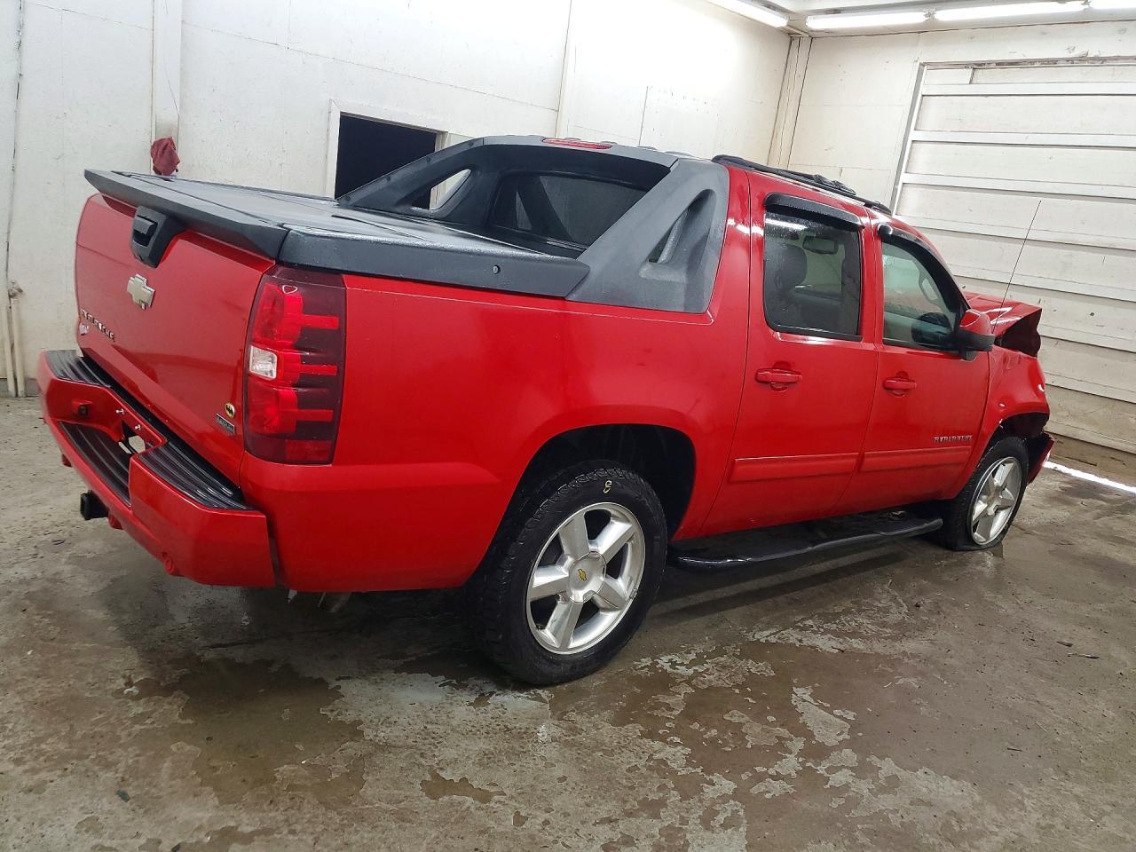 2011 Chevrolet Avalanche Lt - Image 3