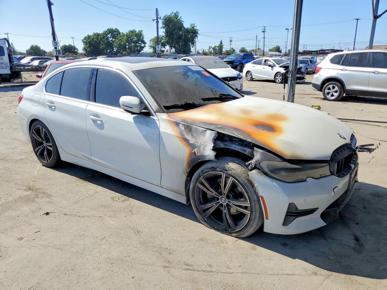 2020 BMW 330I - Фото 4
