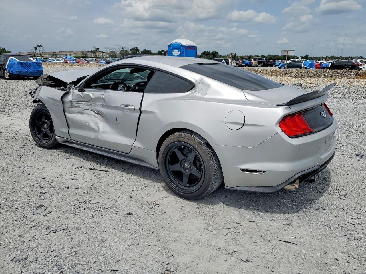 2018 Ford Mustang - Фото 2