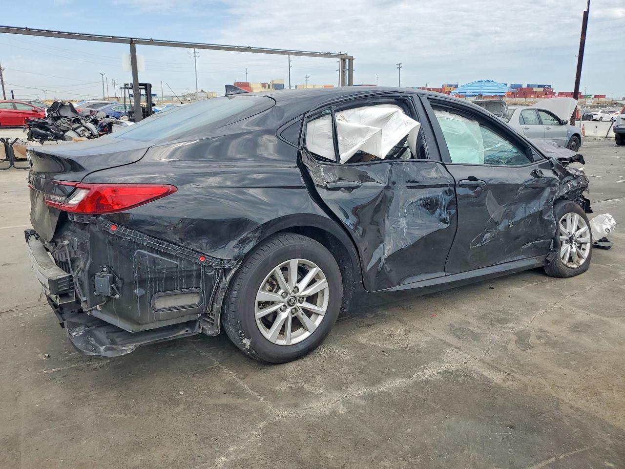 2025 Toyota Camry Le - Фото 3