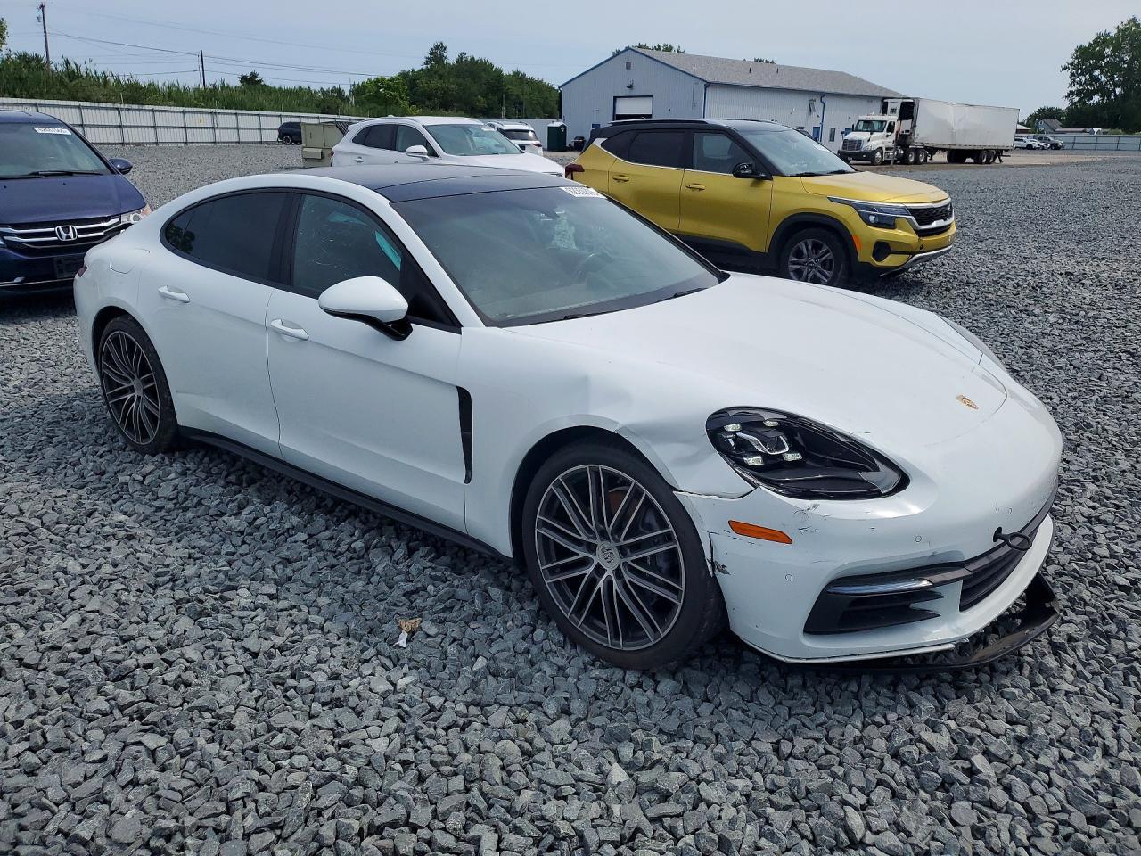 2018 Porsche Panamera 4 - Image 4