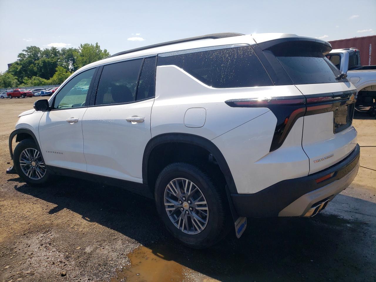 2025 Chevrolet Traverse Lt - Image 2