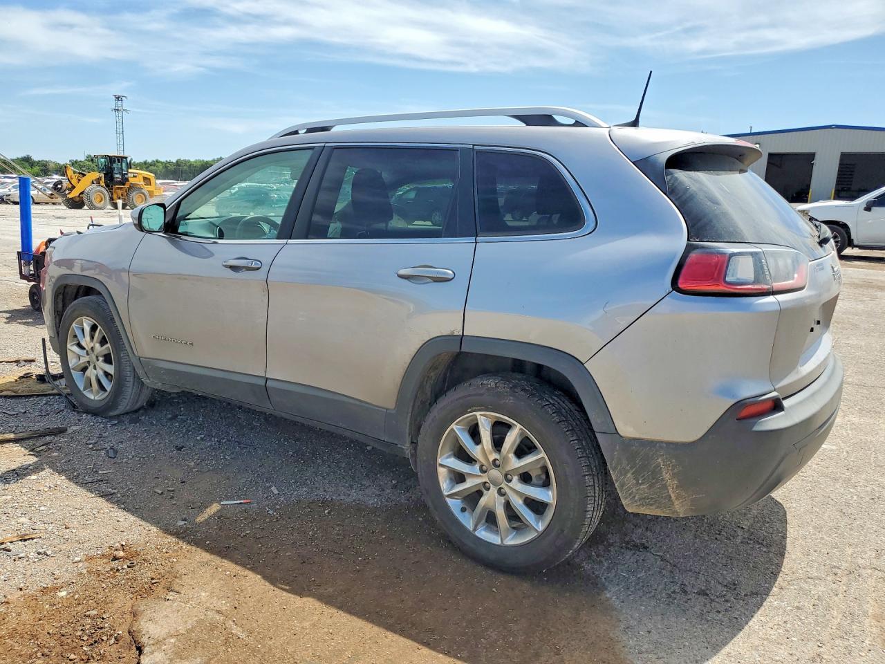 2019 Jeep Cherokee Latitude - Фото 2