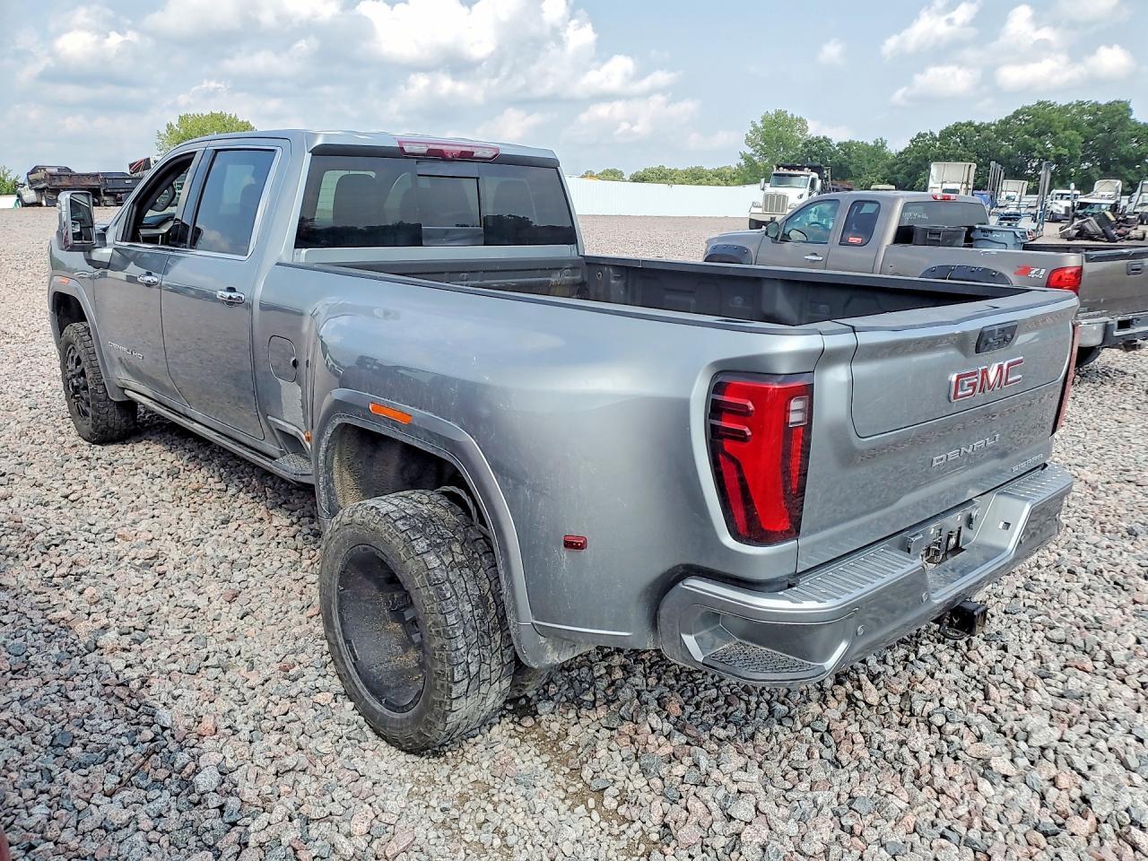 2024 GMC Sierra K3500 Denali - Фото 2