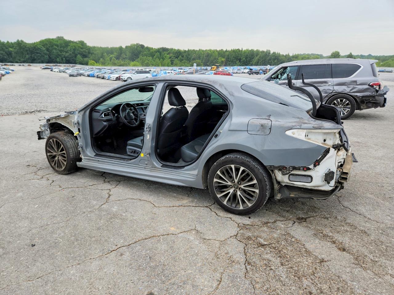 2018 Toyota Camry Se - Фото 2