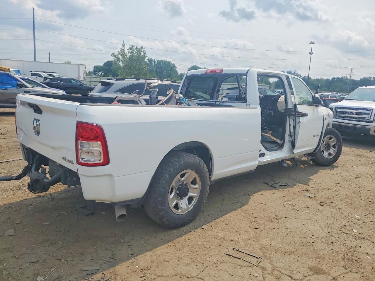 2022 Ram 2500 Tradesman - Фото 3