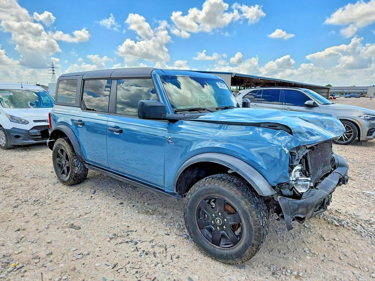 2023 Ford Bronco Base - Image 4