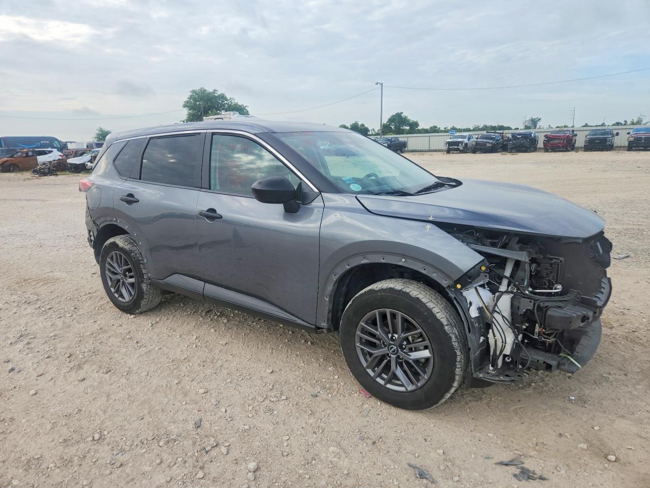 2023 Nissan Rogue S - Image 4