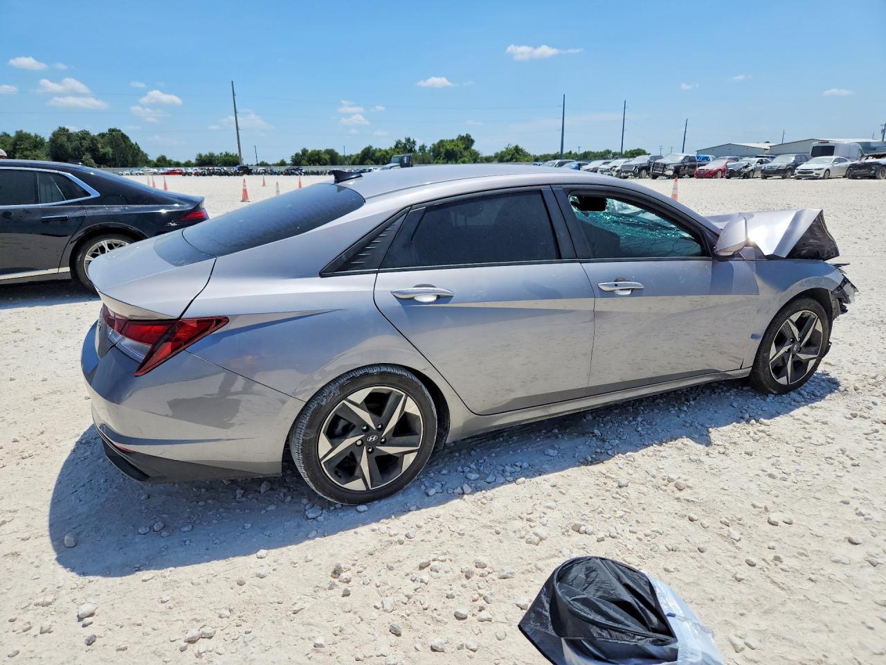 2023 Hyundai Elantra Sel - Фото 3