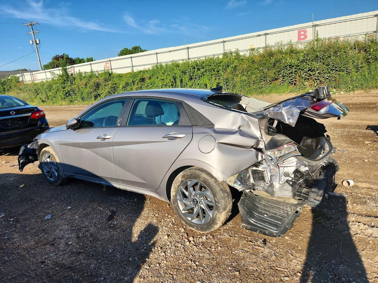2024 Hyundai Elantra - Фото 2