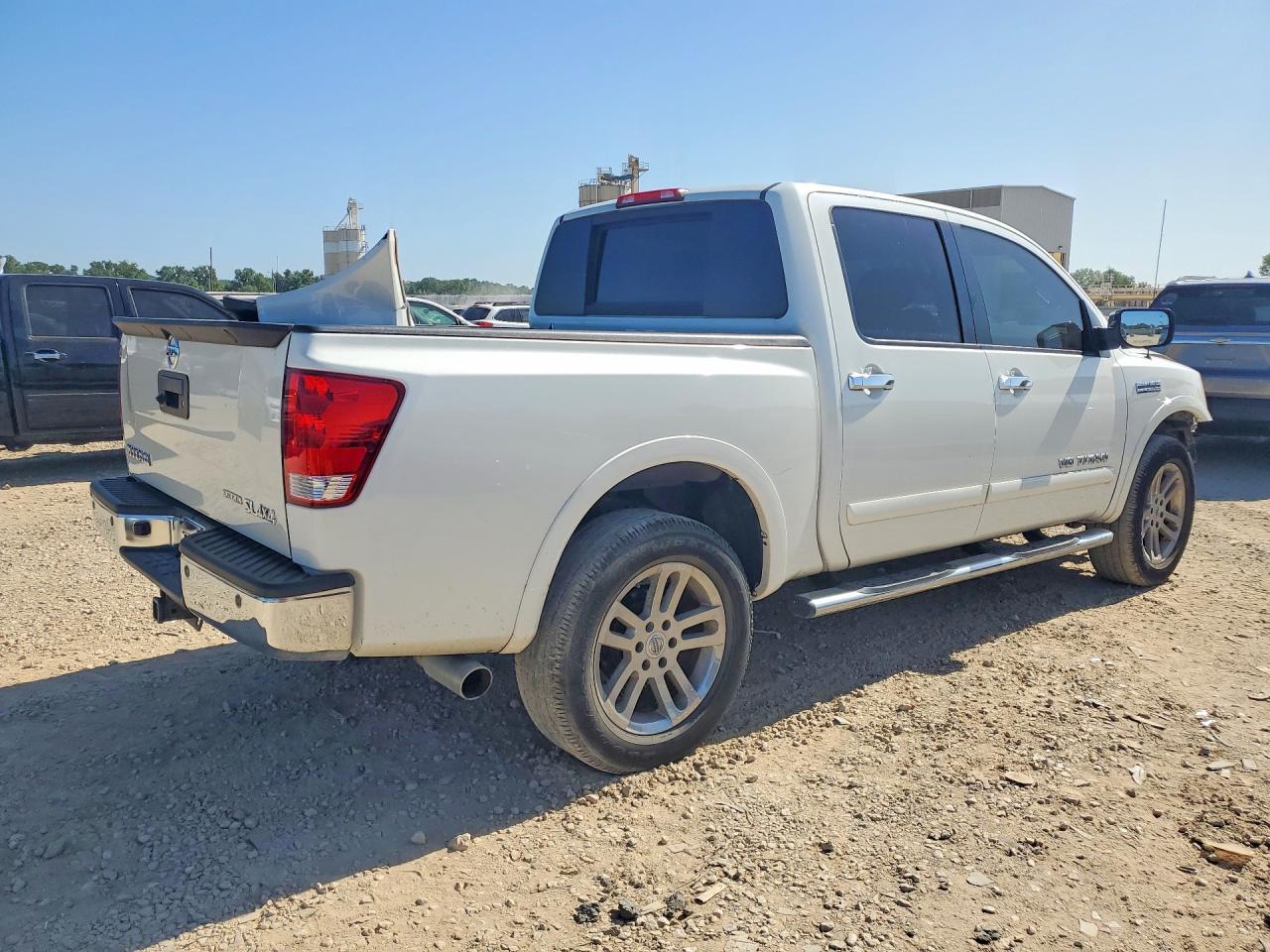 2015 Nissan Titan Sl - Фото 3