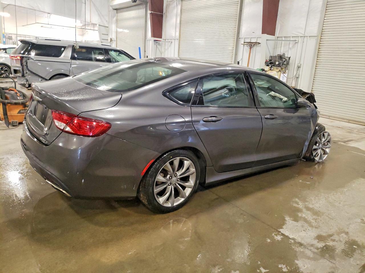 2015 Chrysler 200 S - Фото 3
