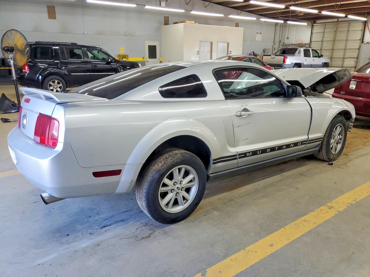 2005 Ford Mustang - Фото 3