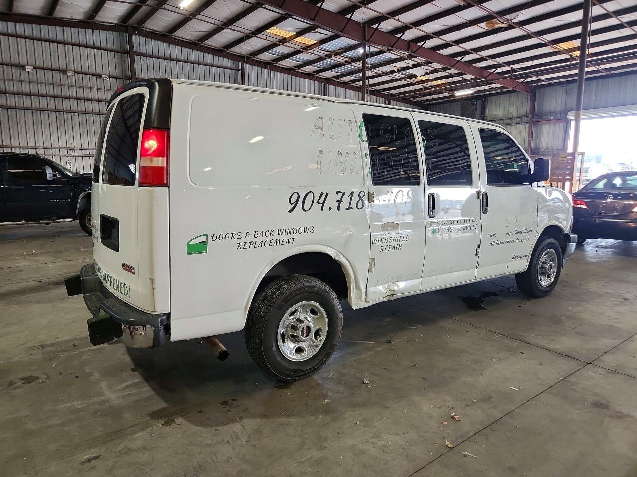 2017 GMC Savana G2500 - Фото 3