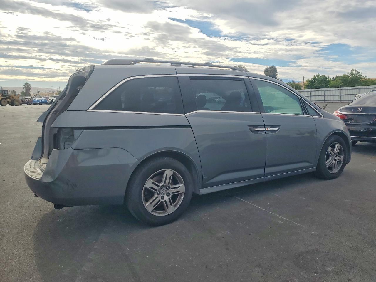 2012 Honda Odyssey Touring - Фото 3