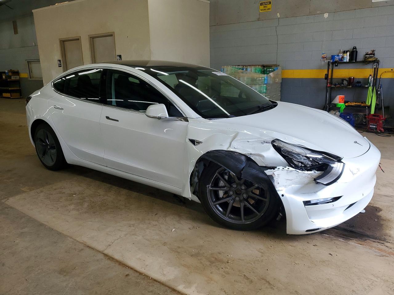 2019 Tesla Model 3 - Фото 4