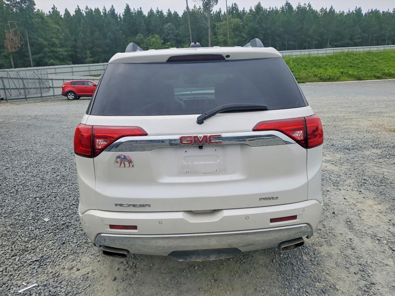 2017 GMC Acadia Denali - Фото 6