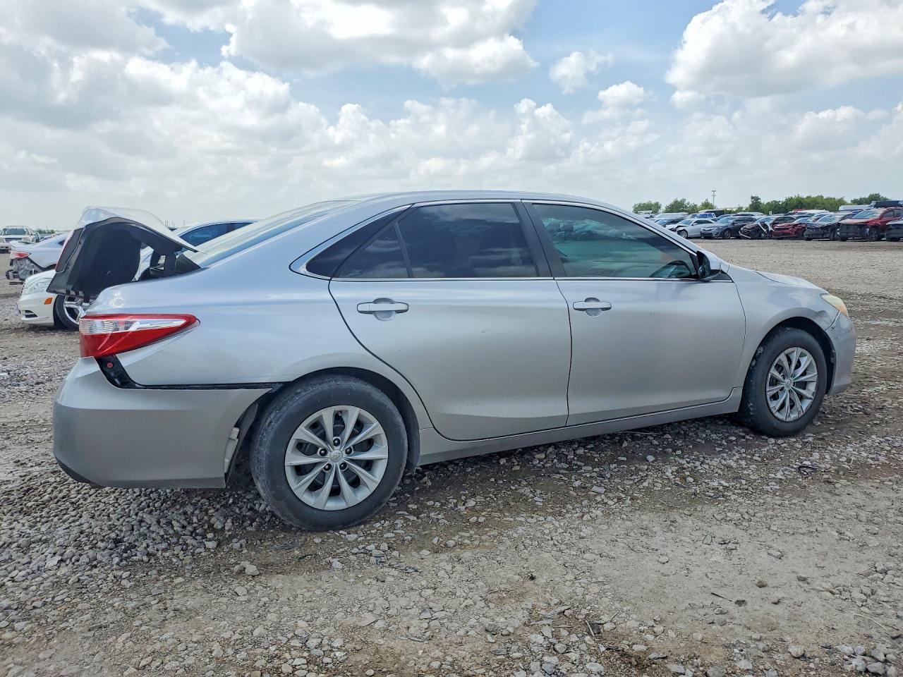 2017 Toyota Camry Le - Фото 3