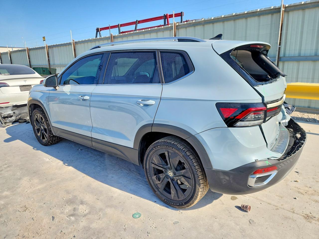 2025 Volkswagen Taos Se - Фото 2