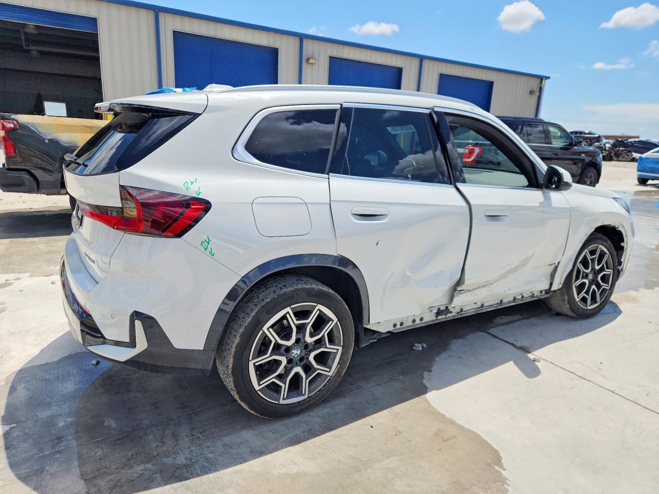 2025 BMW X1 xDrive28I - Фото 3