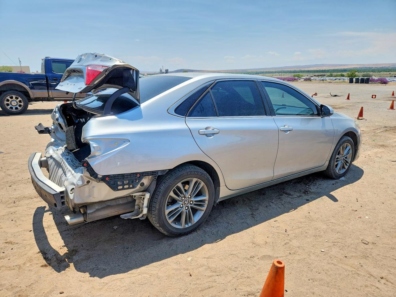 2017 Toyota Camry Se - Фото 3