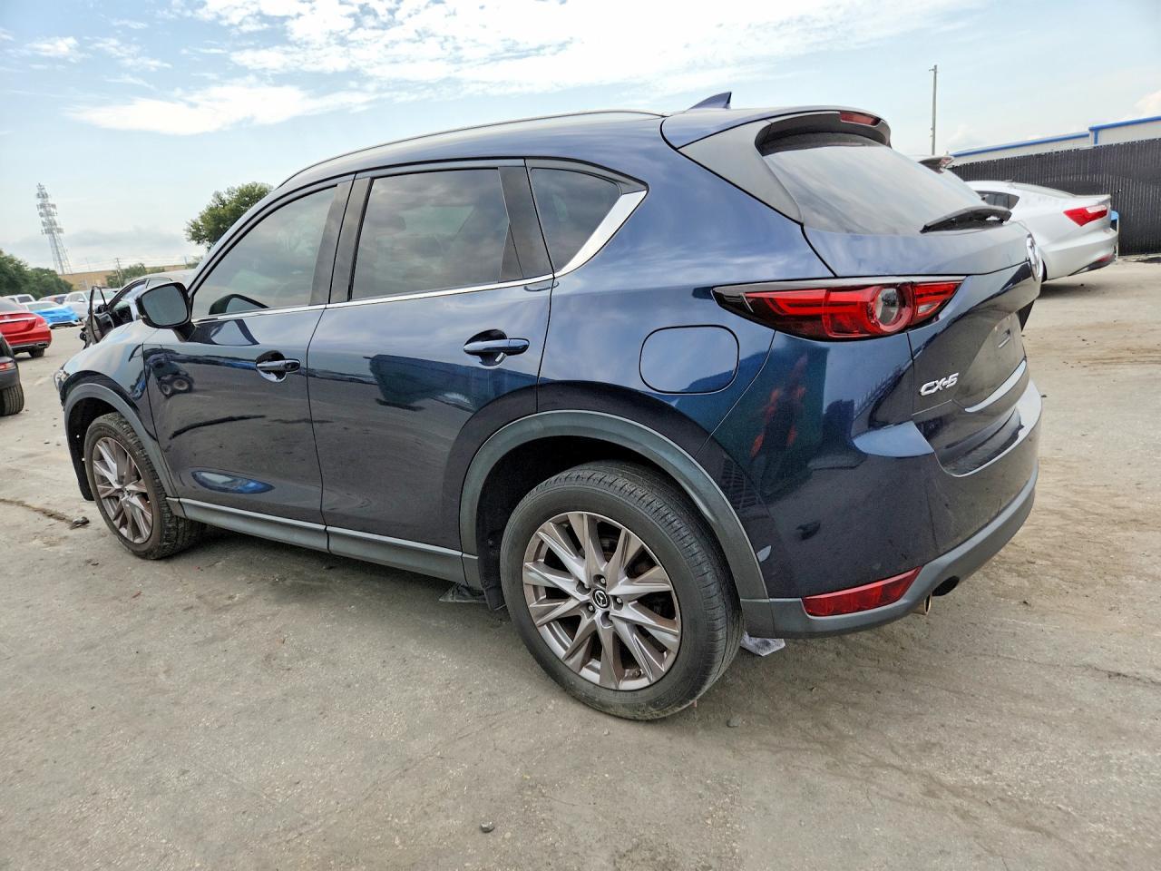 2019 Mazda Cx-5 Grand Touring - Image 2