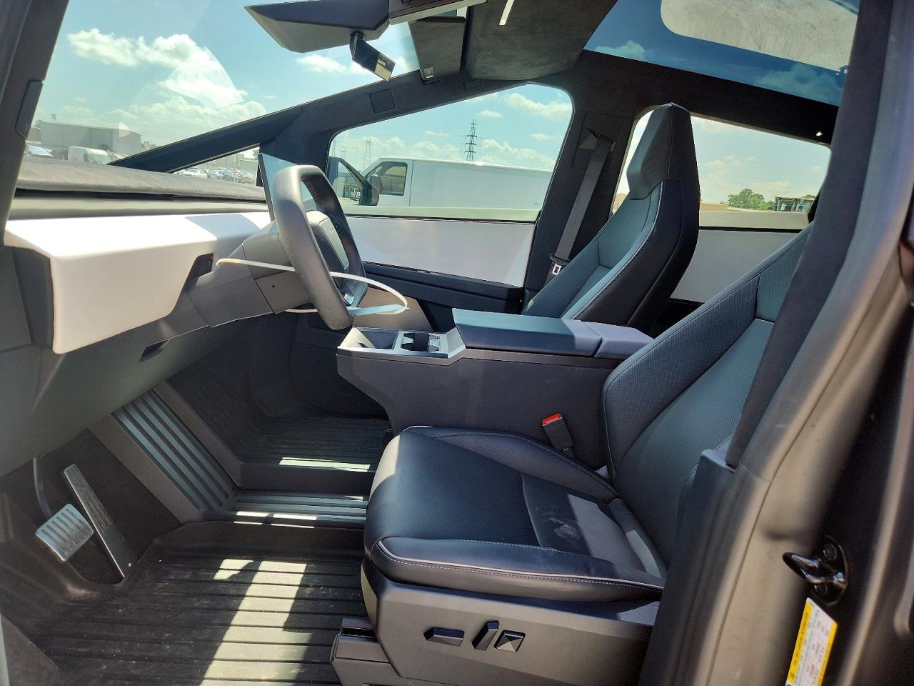 2024 Tesla Cybertruck - Image 7