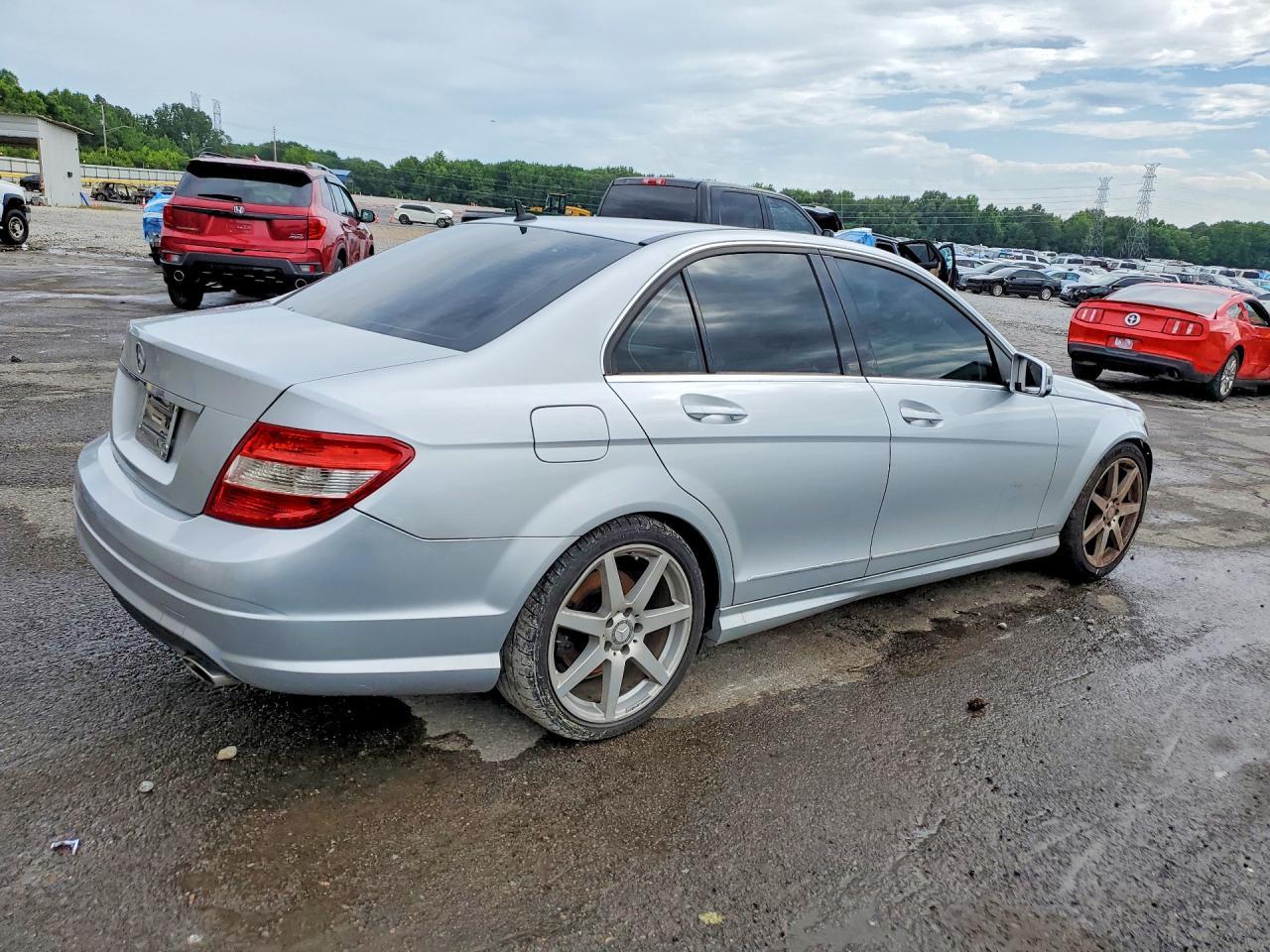 2011 Mercedes-Benz C 300 - Фото 3