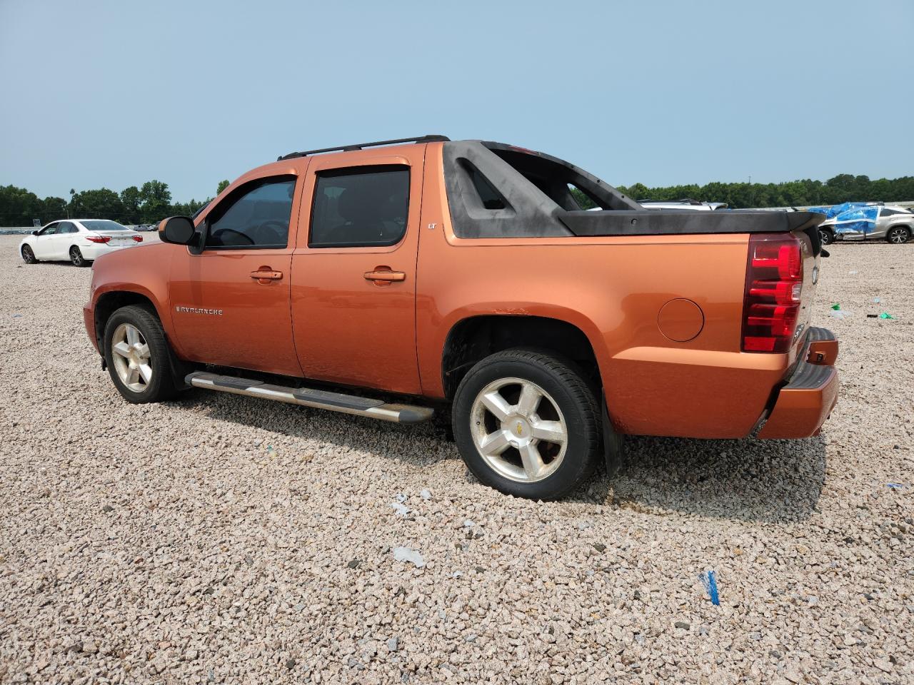2007 Chevrolet Avalanche K1500 - Image 2