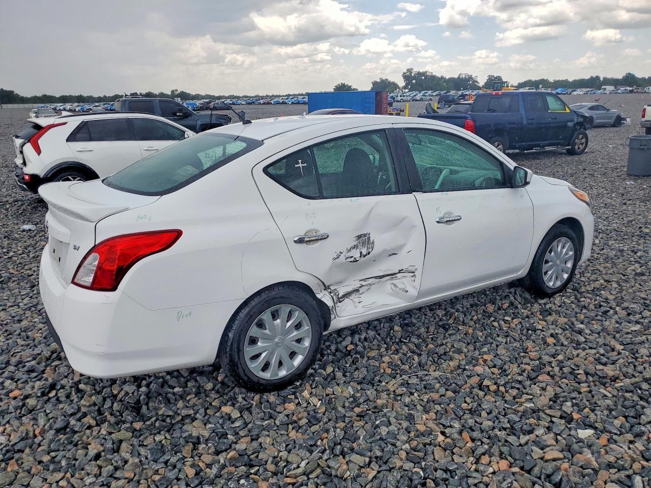 2019 Nissan Versa Sv - Фото 3