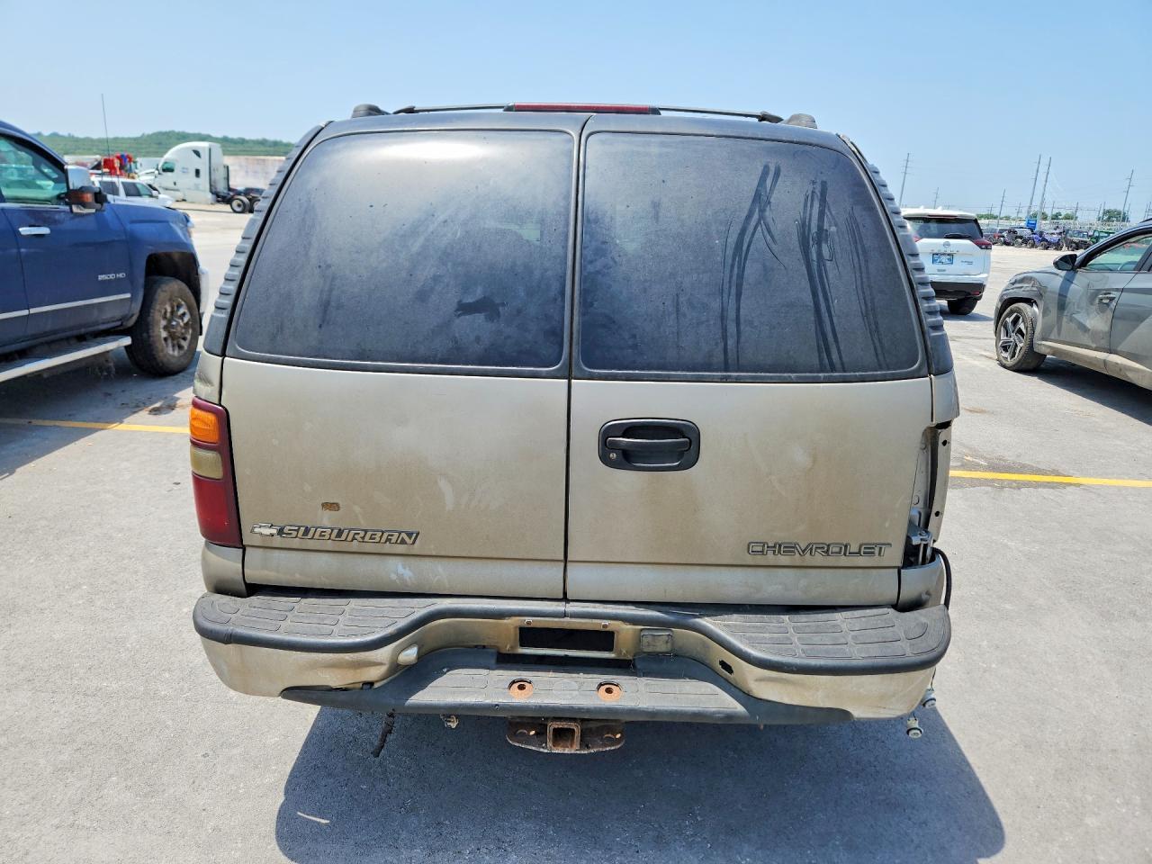 2001 Chevrolet Suburban C1500 - Image 6