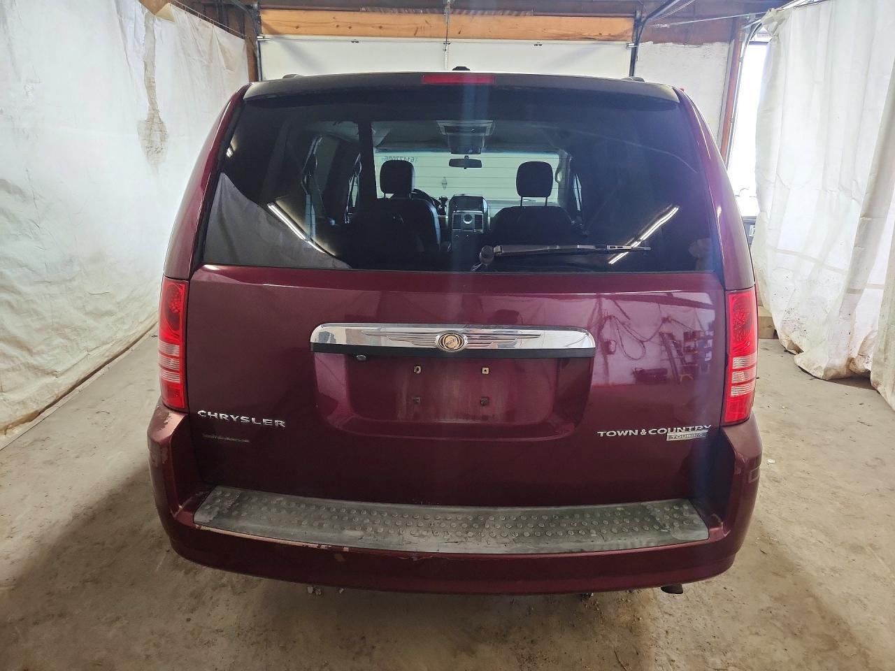 2009 Chrysler Town & Country Touring - Фото 6