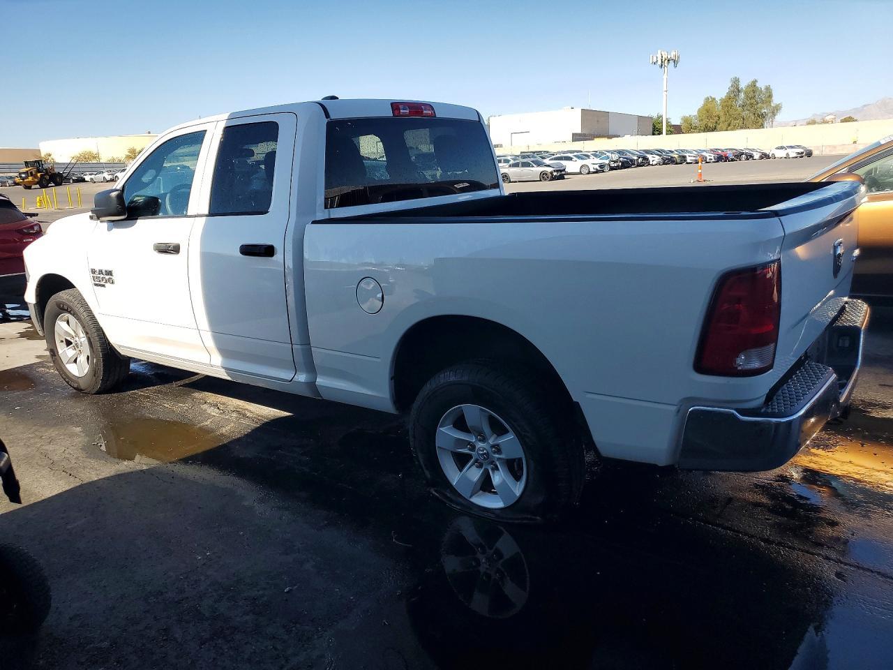 2021 Ram 1500 Classic Tradesman - Фото 2
