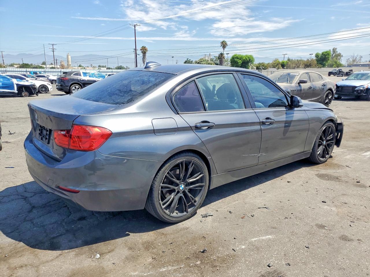 2015 BMW 320 I - Фото 3