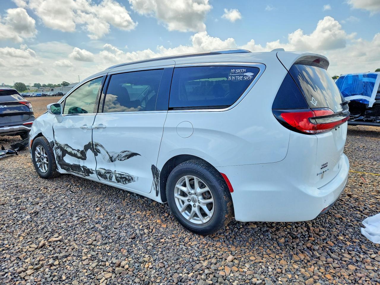2021 Chrysler Pacifica Touring L - Фото 2