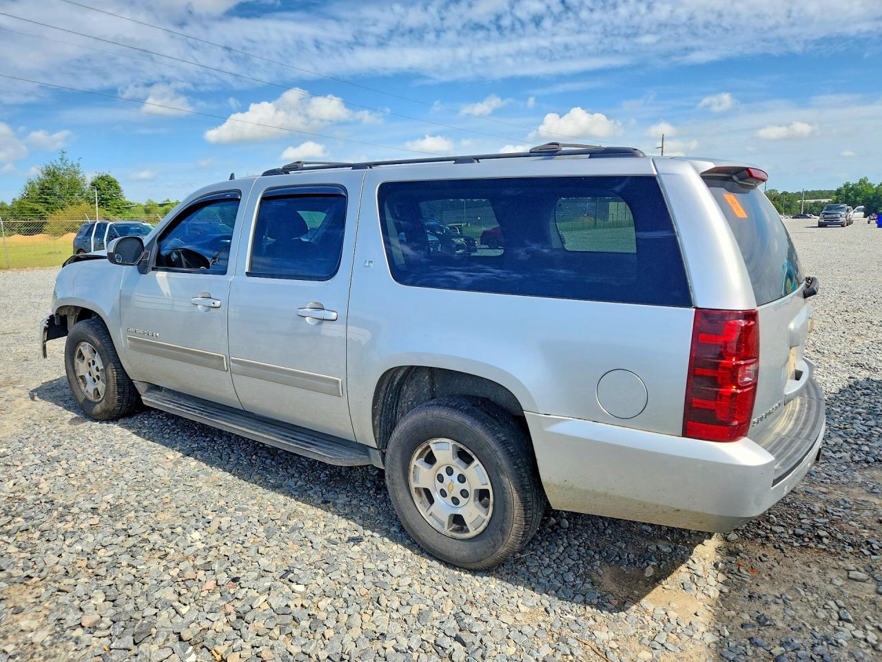 2014 Chevrolet Suburban C1500 Lt - Image 2