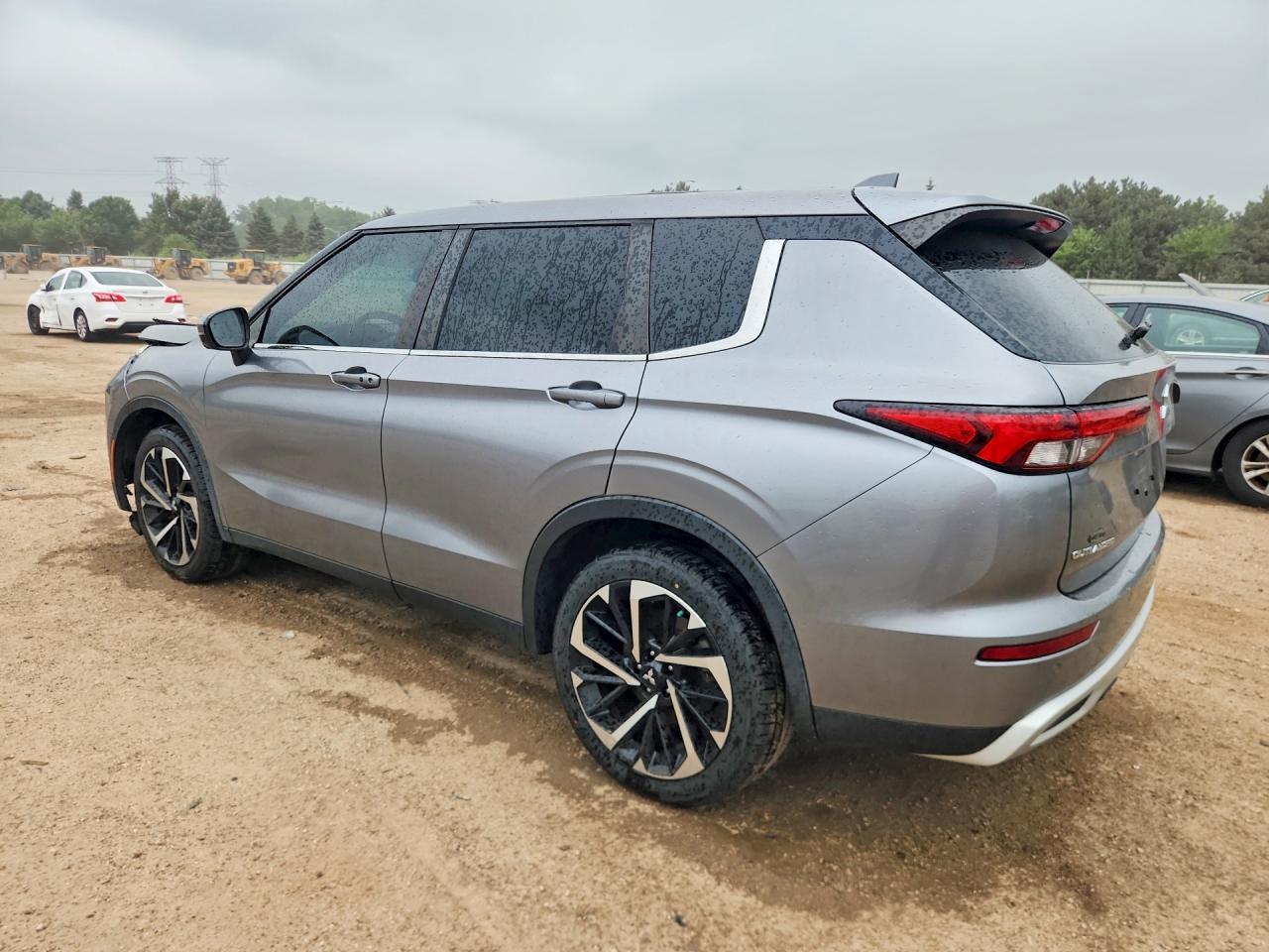 2022 Mitsubishi Outlander Se - Image 2