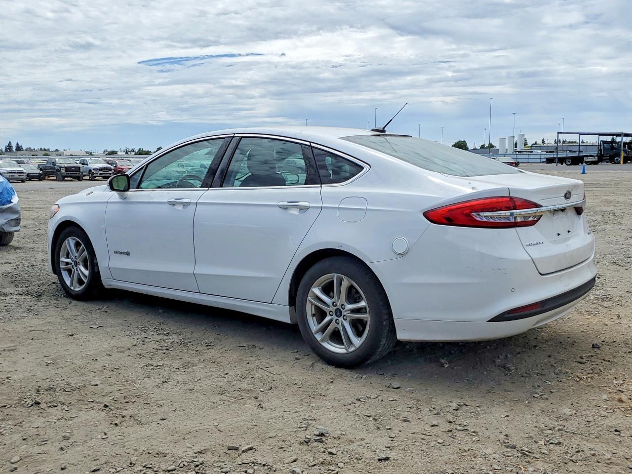2018 Ford Fusion Se Hybrid - Image 2