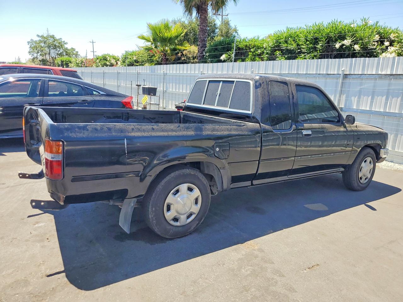 1992 Toyota Pickup Deluxe - Image 3