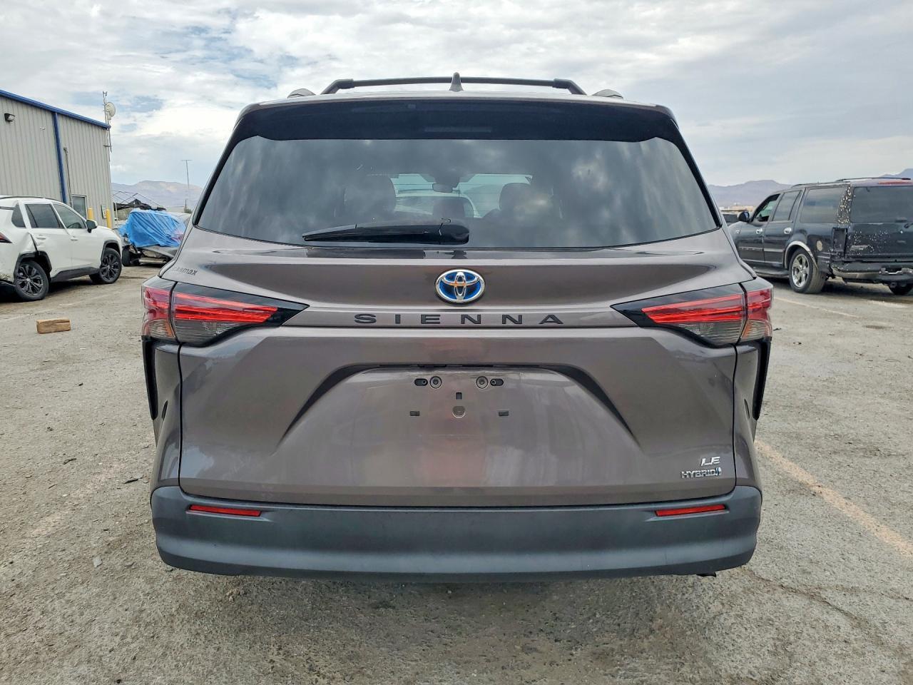 2021 Toyota Sienna Le - Фото 6