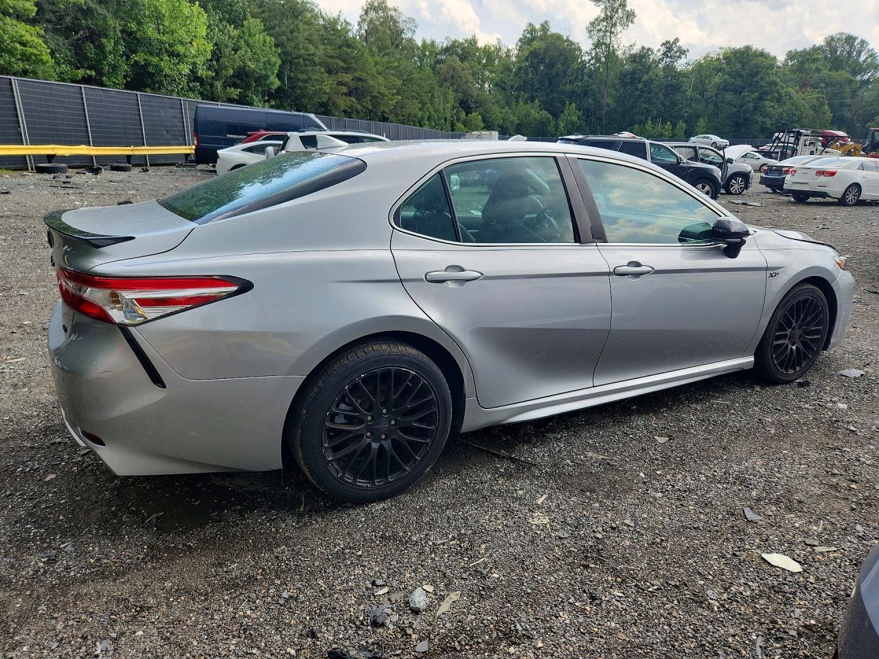 2020 Toyota Camry Se - Image 3