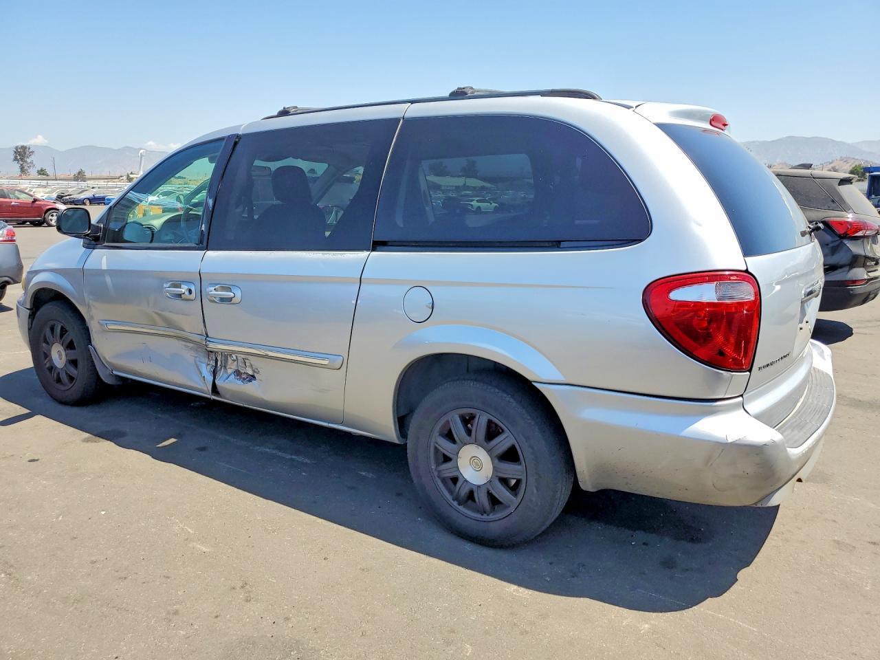2007 Chrysler Town & Country Touring - Фото 2