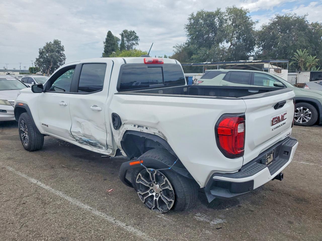 2025 GMC Canyon At4 - Image 2